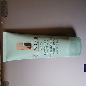 3.4 oz Clinique 7 day scrub cream